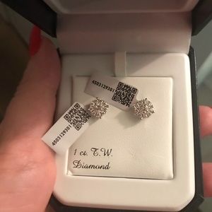 1 kt. white gold diamond earrings